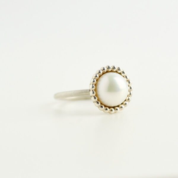Ring mit Perle