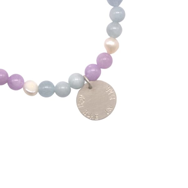 "Ich ruhe in mir" – Edelsteinarmband mit spiritueller Affirmation